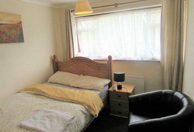 חדר דלוקס, Serene Inn Near Bletchley Park