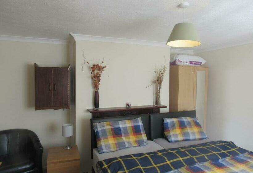 חדר דלוקס, Serene Inn Near Bletchley Park