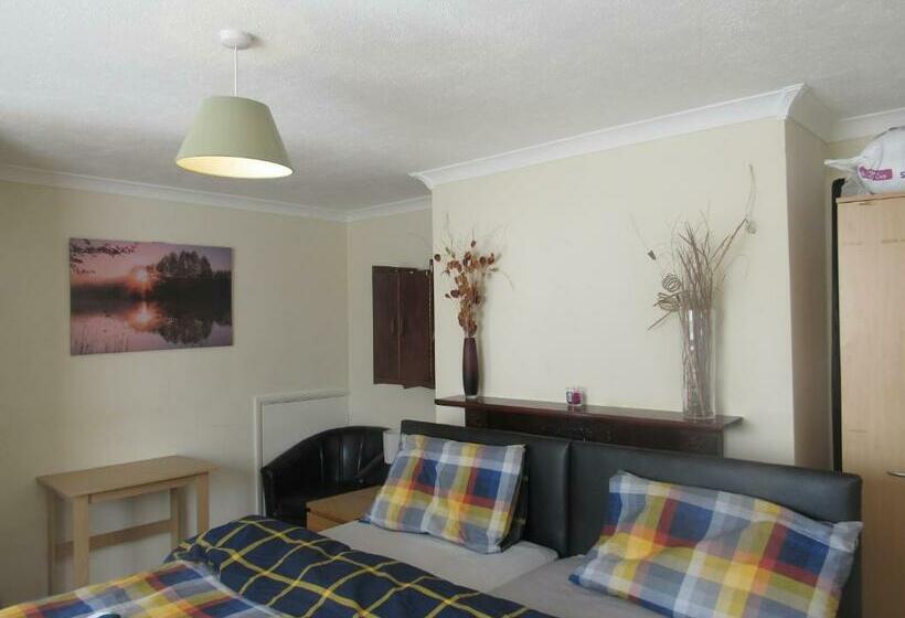 חדר דלוקס, Serene Inn Near Bletchley Park