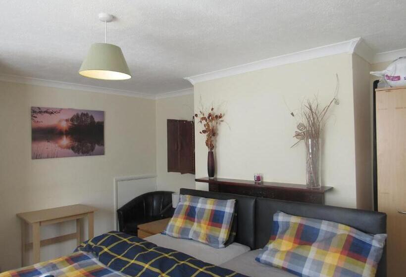 Дом 1 Спальня, Serene Inn Near Bletchley Park