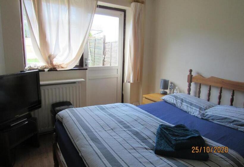 בית, חדר שינה 1, Serene Inn Near Bletchley Park