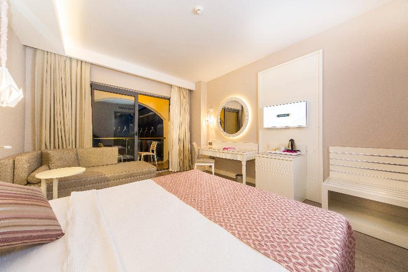 חדר סטנדרט נוף לבריכה, Diamond Premium Hotel & Spa