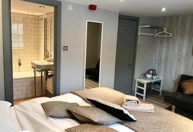 Номер Стандарт Трехместный, Ei8ht Brighton Guest Accommodation