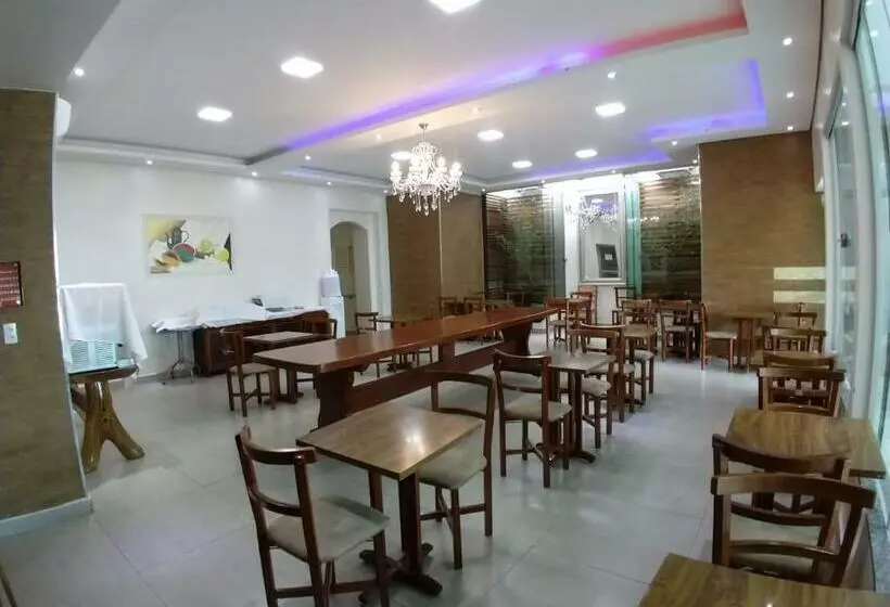 キングサイズベッドのデラックスルーム, Casablanca Palace