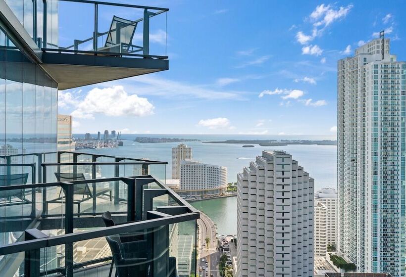 غرفه قياسيه سريرين مزدوجين, East Miami