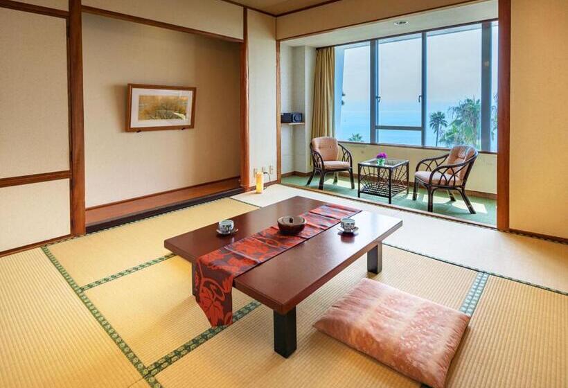 غرفة قياسية رباعية, Ibusuki Phoenix