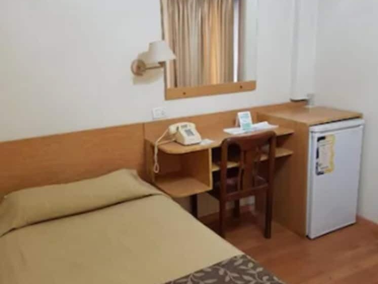 标准单人间, Mayoral