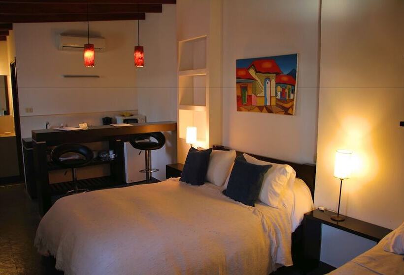 سوییت جونیور, Posada El Capullo