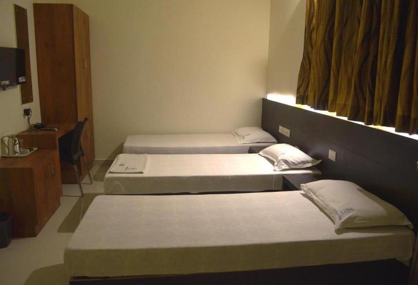 디럭스 트리플 룸, Prathiba Heritage