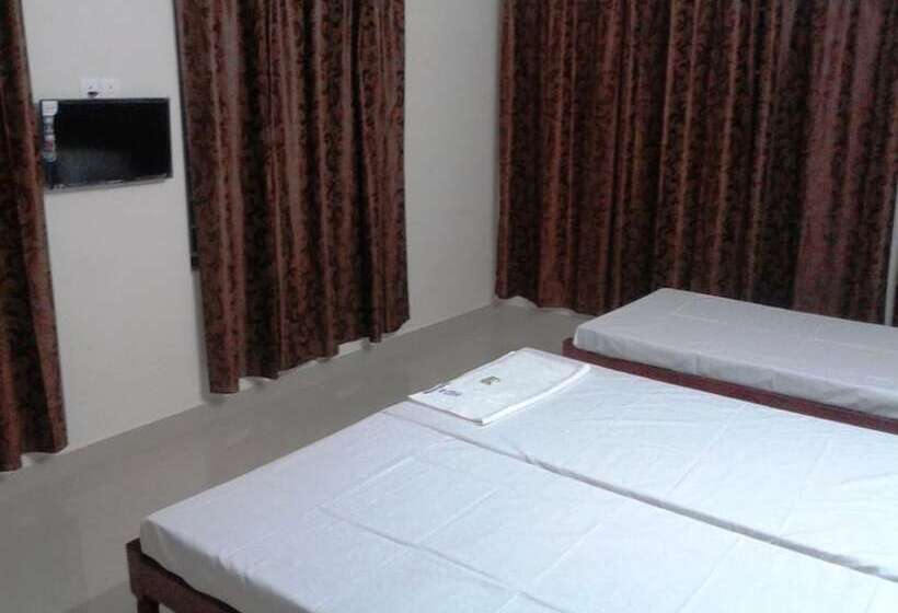 디럭스 트리플 룸, Prathiba Heritage