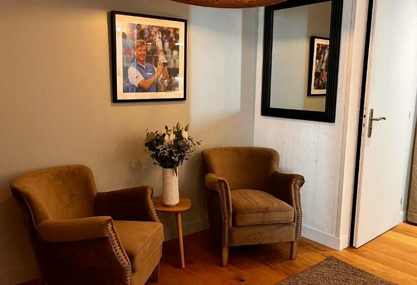 标准房带园景, La Plonploniere