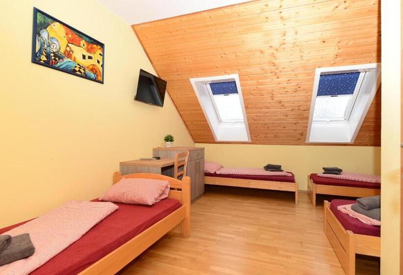 غرفة كلاسيكية رباعية, Podveský Mlýn