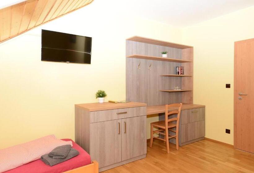 غرفة قياسية ثلاثية, Podveský Mlýn