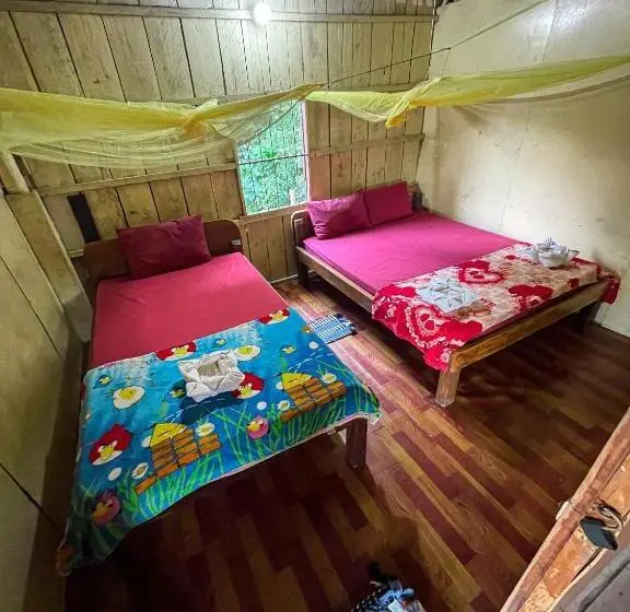 バスルーム共有のトリプルスタンダード, Sweet View Guesthouse
