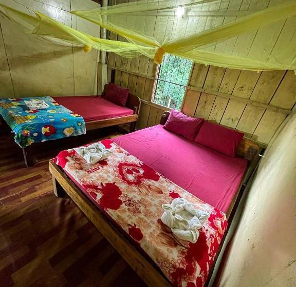 חדר סטנדרט לשלושה עם חדר אמבטיה משוף, Sweet View Guesthouse