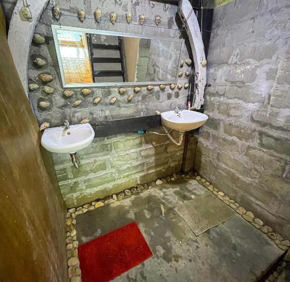 חדר סטנדרט לשלושה עם חדר אמבטיה משוף, Sweet View Guesthouse