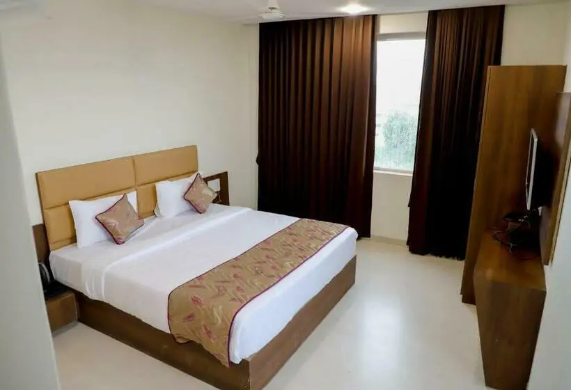 キングサイズベッドのスタンダードルーム, Pg Sons Hotel And Resort
