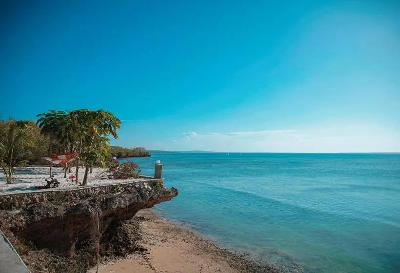 Perhehuone, Kidoti Bay