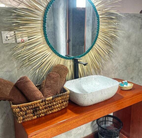 غرفة عائلية, Kidoti Bay