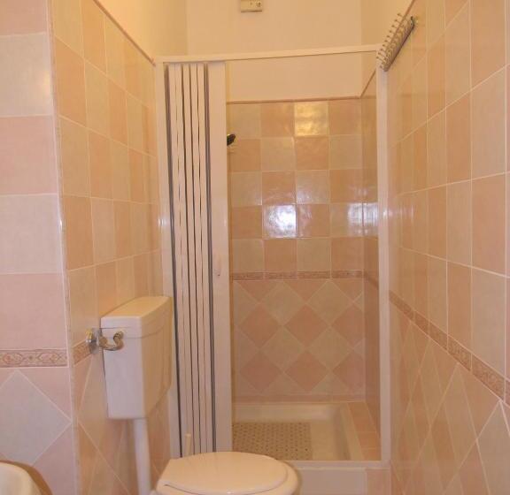 اتاق خانوادگی, B&b La Petrosa