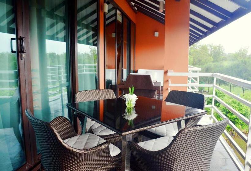 סוויטה אקזקיוטיב, Planet Hollywood Beach Resort Goa