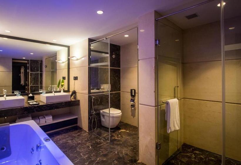 סוויטה אקזקיוטיב, Planet Hollywood Beach Resort Goa