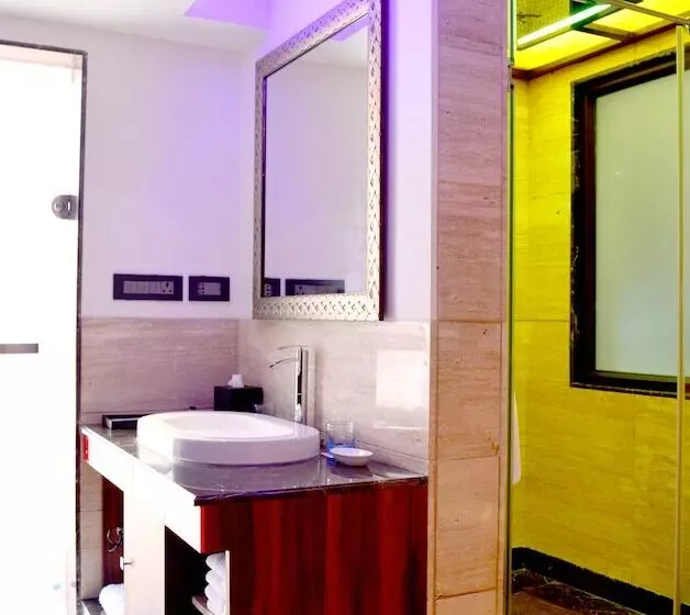 プールの見えるデラックスルーム, Planet Hollywood Beach Resort Goa