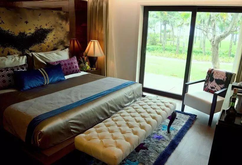 プールの見えるデラックスルーム, Planet Hollywood Beach Resort Goa