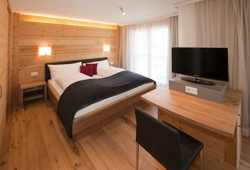 جناح مطلّ علي الجبل, Royal