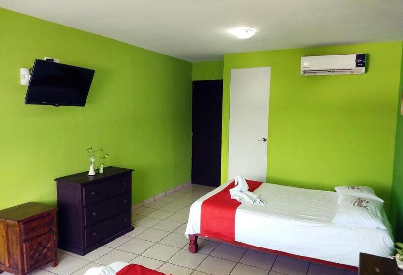 四人标准间, Tradicional Savaro Sa De Cv