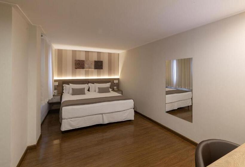 سوییت لوکس, Tryp By Wyndham Varginha Cafe Royal
