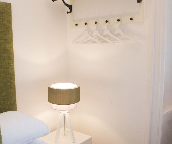 חדר סטנדרט יחיד, Edinburgh 37