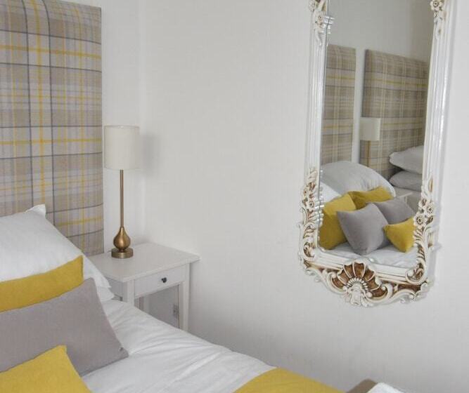 חדר דלוקס לארבעה, Edinburgh 37