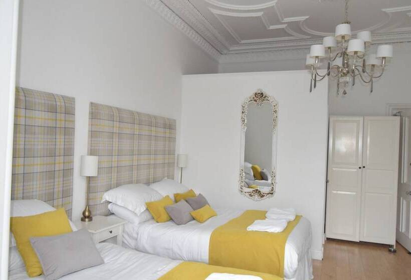 חדר דלוקס לארבעה, Edinburgh 37