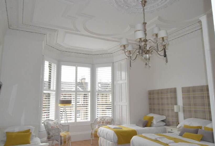 חדר דלוקס לארבעה, Edinburgh 37