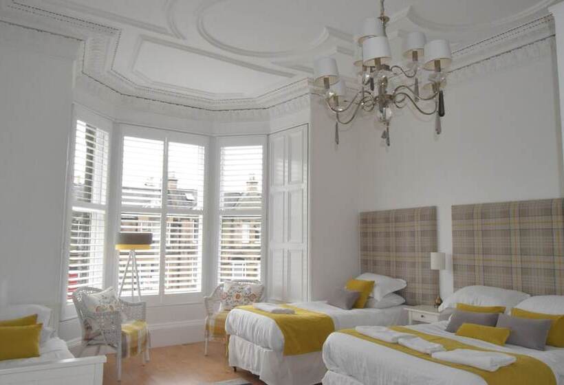 חדר דלוקס לארבעה, Edinburgh 37