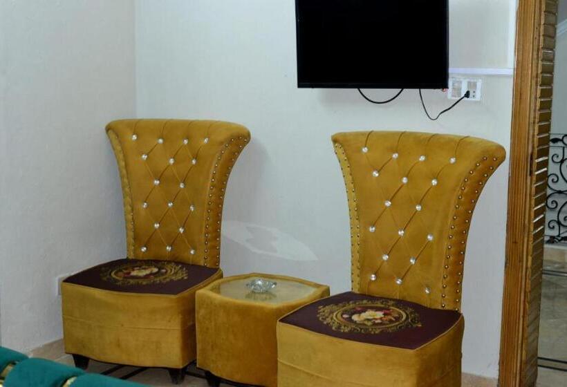 اتاق لوکس خانوادگی, Royal Galaxy Lodge