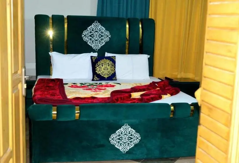 سوییت خانوادگی, Royal Galaxy Lodge