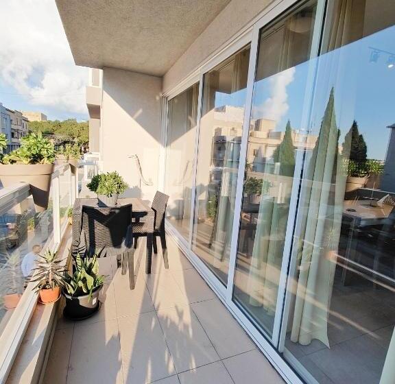 آپارتمان 3 خوابه, Large Central Apartment Near Valletta & Seafront