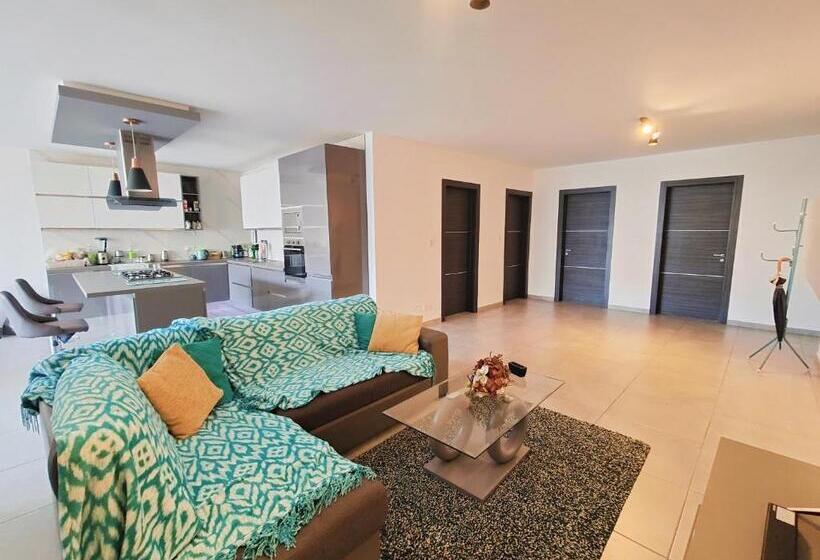 آپارتمان 3 خوابه, Large Central Apartment Near Valletta & Seafront