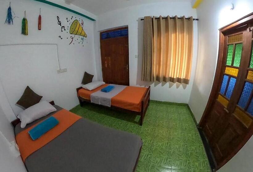 تختخواب در اتاق مشترک, Rockstel Towers Backpacker Hostel