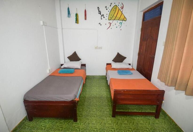 تختخواب در اتاق مشترک, Rockstel Towers Backpacker Hostel