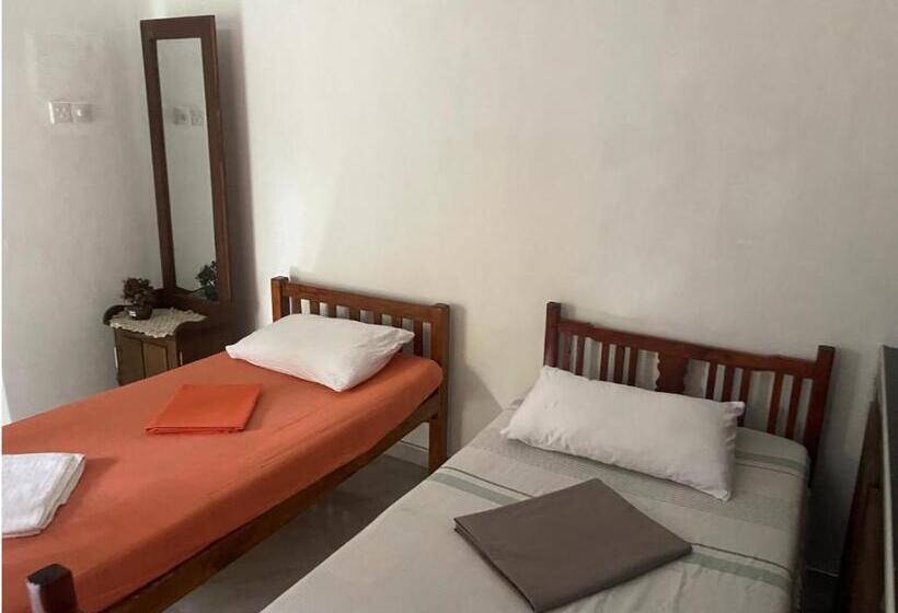 تختخواب در اتاق مشترک, Rockstel Towers Backpacker Hostel