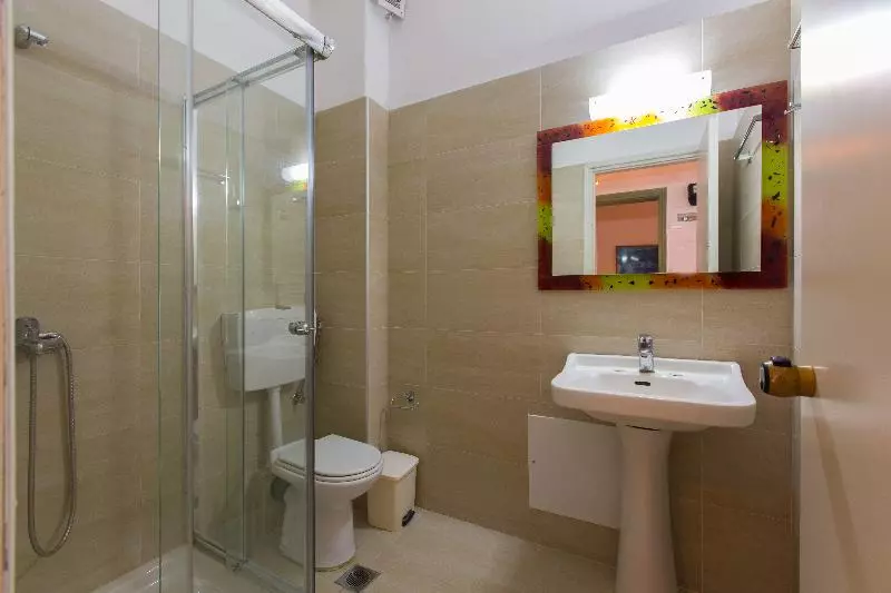 Studio Economy, Eltina
