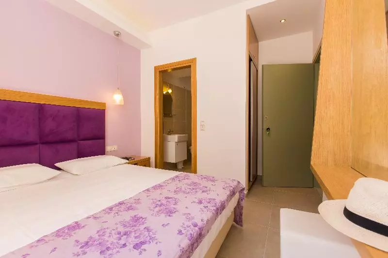 Chambre Supérieure, Eltina