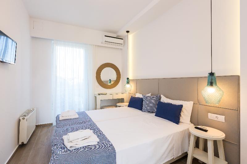 带泳池景观的高档工作室, Eltina