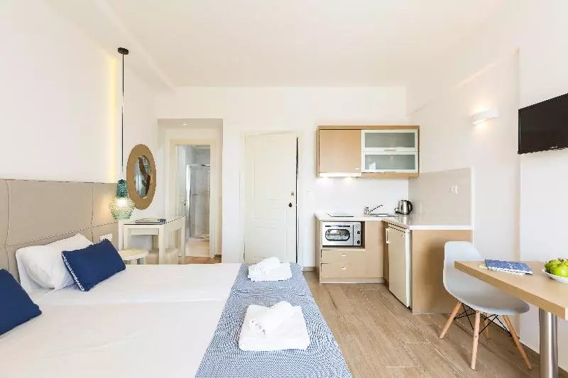 Studio Supérieur Vue Piscine, Eltina
