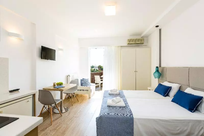 Studio Supérieur Vue Piscine, Eltina
