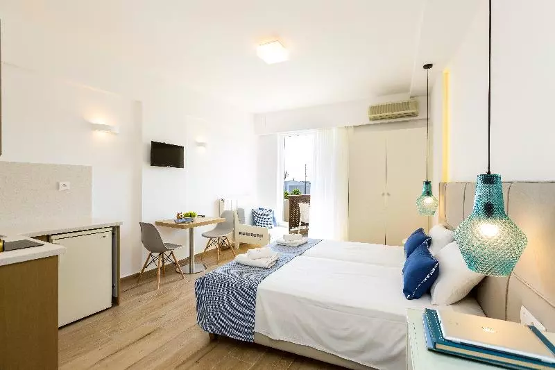 Studio Supérieur Vue Piscine, Eltina