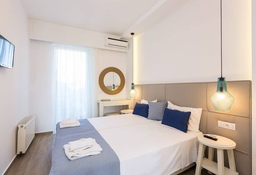 带泳池景观的高档工作室, Eltina